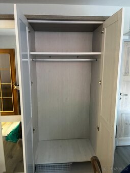 Skříň, postel a noční stolky - 6