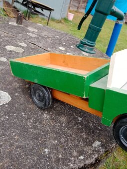 Veliké dřevěné auto - 6