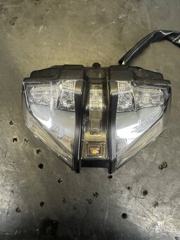 KTM 390 Adventure 2022 zadní světlo, kyvná vidlice - 6