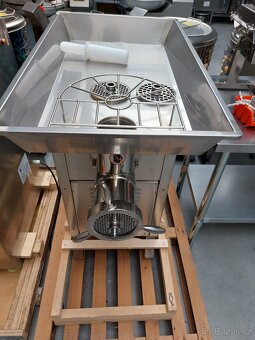 Mlýnek na maso 42 Řeznický vlček, Řezačka masa 42 - 6