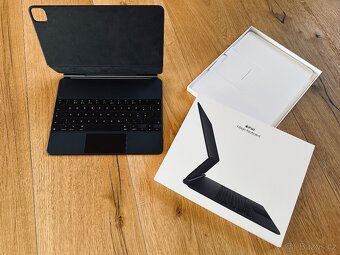 Apple iPad Pro 12,9” (4. generace) 256 GB + Magic Keyboard - 6
