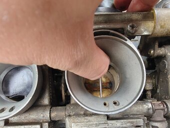 Suzuki GSF 1200 Bandit - karburátory - 6