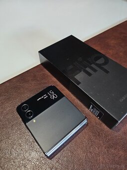 Samsung Galaxy Z Flip 4 5G 8GB/256 GB Černý- TOP STAV Z - 6