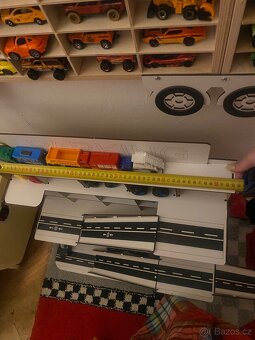 Dřevěná polička garáž pro autíčka - 6