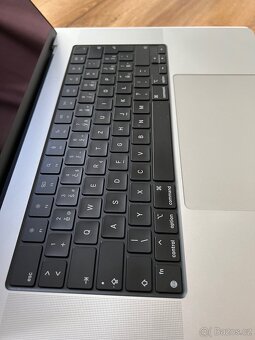 Macbook Pro 16" M1 Pro 2021 16GB/512GB vada - 6
