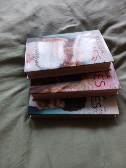 Prodám tyto 3 knížky Eloise James - 6