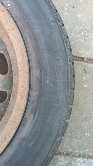 Zimní pneumatiky 175/65 R14 82T a plechová kola - 6