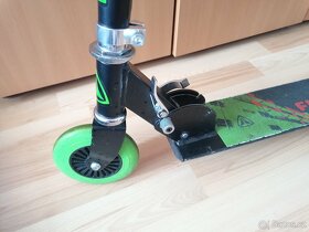 Chlapecká koloběžka Firefly černo-zelená - 6