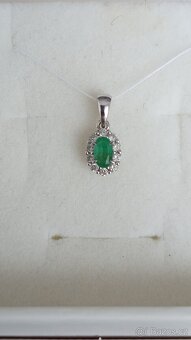 Přívěsek s bílého zlata se smaragdem a brilianty - 6