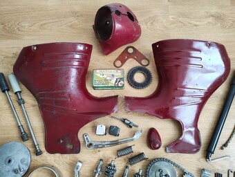 Prodám náhradní díly na motocykl JAWA 550 pařez a jawa 555 - 6