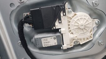 VW Golf 5, Jetta,Octavia 2, interiér, kapota aj. - 6