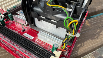 MSI 845E Max v2 + P4 2.8 /533 FSB a chladič - 6
