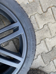P:zimní alu sadu 8Jx20H2 ET25 originál Audi RS6 černé - 6