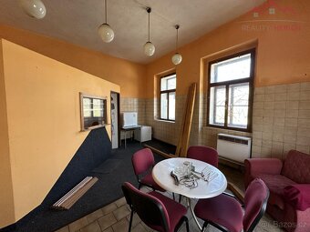 Prodej rohovoého domu - kombinace podnikání a bydlení ( 947 - 6