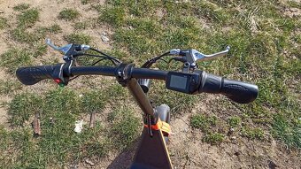 SLEVA Elektrokoloběžka X-scooters XS01 36V Li - 6