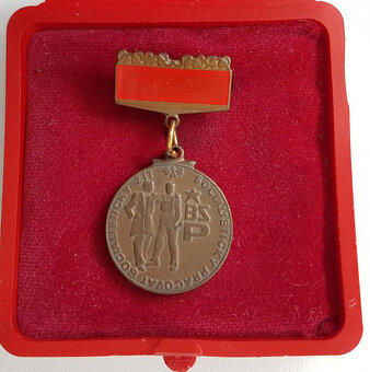 Stará vyznamenání, medaile a podobn - 6