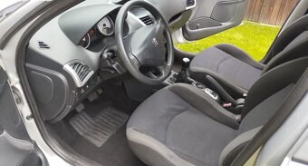 Peugeot 206+ 1.1 44kW benzín - 6