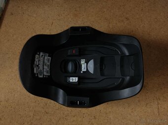 Sedačka Britax Römer baby safe2 i-size + základna - 6