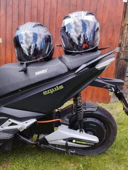 E-skútr - HECHT EQUIS BLACK + 2 helmy - 6