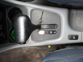 Honda HR-V 4x4 AUTOMAT 1,6 16V 77kW 2000-KRASNA dily - 6