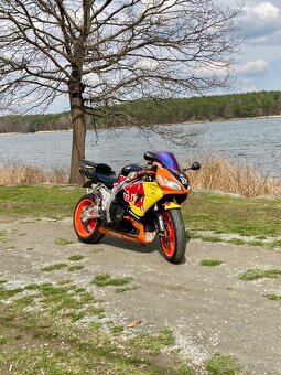 Limitovaná edice 999 r.v.2007 Honda Repsol rr fároš - 6