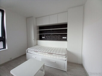 Pronájem moderního bytu 1+kk se šatnou v rezidenci Karolina - 6