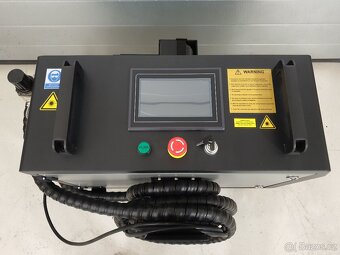 Čistící pulsní laser o výkonu 300W, pulsní energie 5mJ - 6