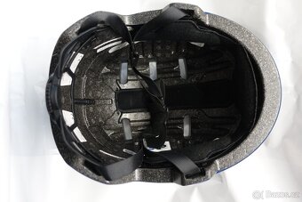 Cyklistickou helmu ABUS - 6