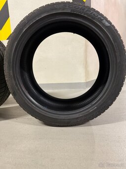 PIRELLI zimní pneu 305/35 R21 (zadní kola) a 275/40 R21 (pře - 6