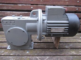 ZTS-úhlová elektropřevodovka 380V.0,55kw.86ot.min. - 6
