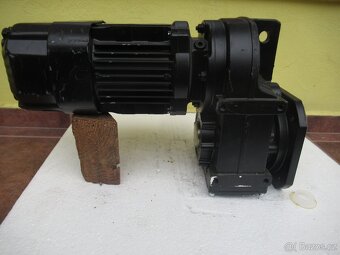 SEW-NOVÁ čelní elektropřevodovka 400V.0,12kw.19ot.min. - 6