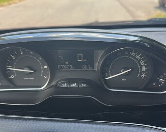 Peugeot 1.2 pur Tech 2008 - 6