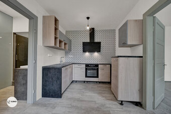 Bytová jednotka o dispozici 1+1+ komora, 40 m2 v cihlovém do - 6