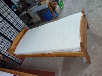 Prodám hezkou postel z masivu 100 x 200 cm - 6