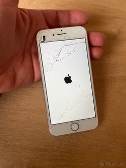 Balicek Iphonů, SE16gb, 2x8 64gb - 6