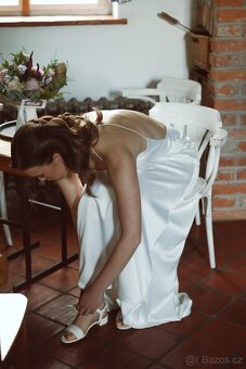 SVATEBNÍ ŠATY - 6
