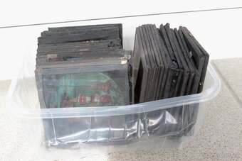 Barevné obrázky na skle - stáří nejméně 80 let - 6