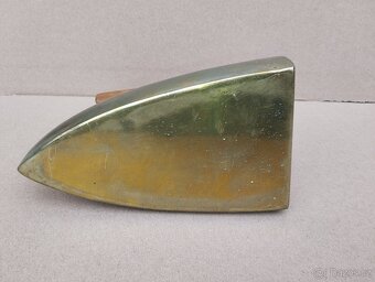 Stará zachovalá mosazná žehlička č.7 (vzadu značenÍ 7) - 6