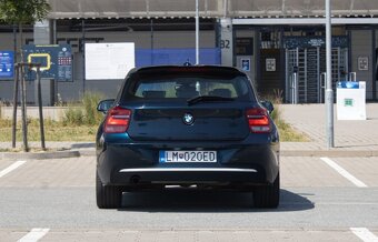 BMW 116i z roku 2011 - 6
