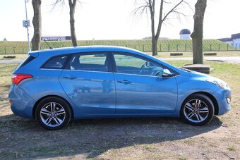 Hyundai i30 1.6 GDI 99 kW, kombi, 95 821 km – bohatá výbava - 6
