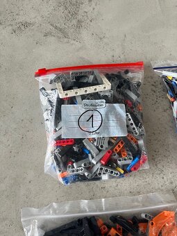 LEGO 42126 Technic - Ford F-150 Raptor - 6