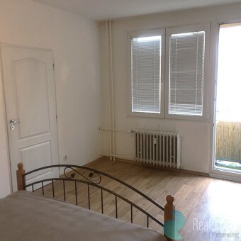 Pronájem, byt 1+1, Nerudova ul., České Budějovice, balkon, s - 6