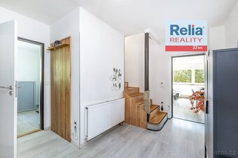 RD téměř bez sousedů, ve slepé ulici okrajové části Hradce K - 6