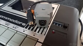 Commodore C64 C - 6