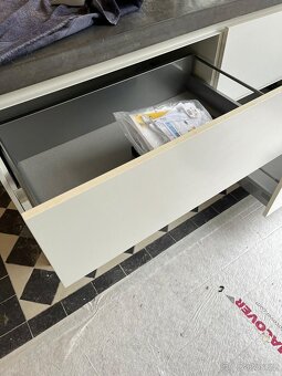 Moderní kuchyňská linka se spotřebiči - 6