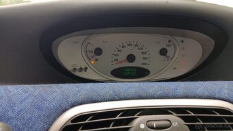Lancia Ypsilon 1.1 - 6