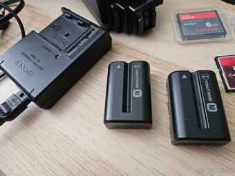 Sony A200 s příslušenstvím - 6