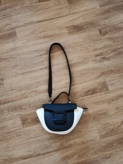 Prodám vánoční baňky,termosku,kabelku. - 6