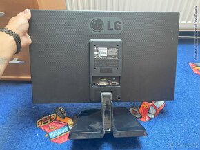 Monitor LG Flatron IPS224 22 palců s vadou - 6
