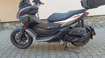 Aprilia SR GT 200 - 6